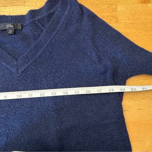 J. CREW V Neck Split Hem - Picture 9 of 10